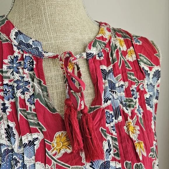 Floral Sleeveless Dress in Red - Picture 3 of 6